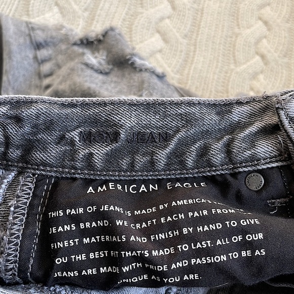 👖2 for $30👖 American Eagle Distressed Grey Denim Mom Jeans - SHORT - Picture 8 of 11